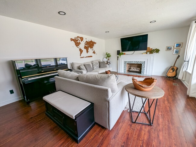 Photo - 1658 E 1500 N House