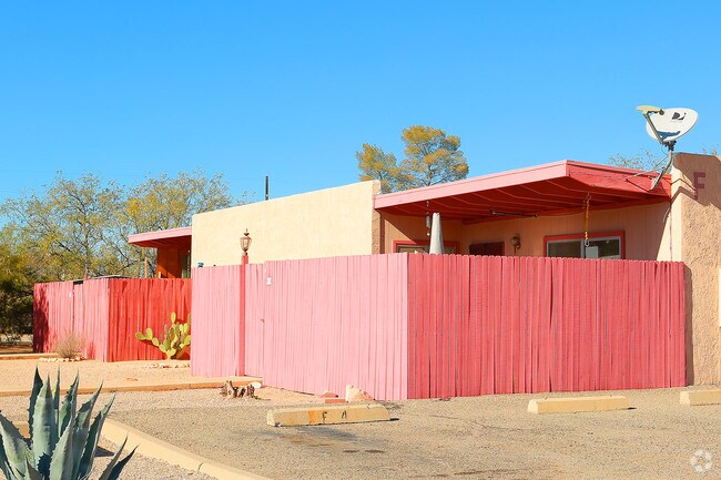 Property Photo - Glenn Plaza Apartments