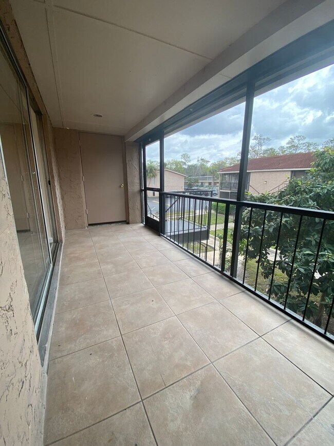 NEWLY RENOVATED 2 BED 2 BATH CONDO NEAR UC... House Rental in