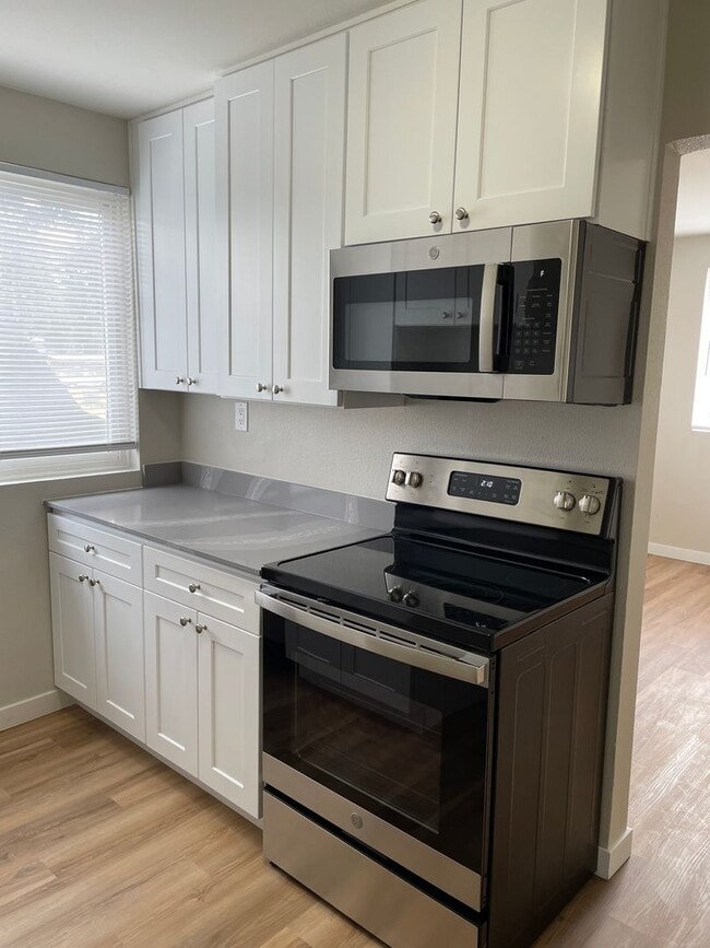 Photo - Top Floor - 1BD/ 1BA- Fully Renovated!! Unit 6