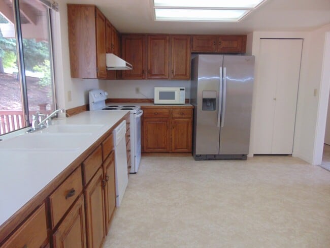 Photo - Great 4BR 2.5BA Split Entry Home in Quiet Forest Park Neighborhood