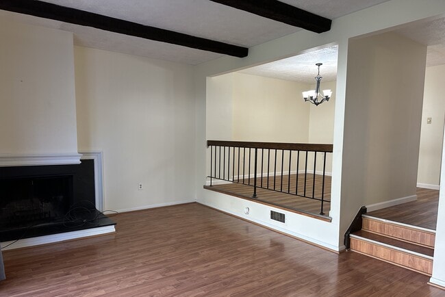 Photo - 1505 Harewood Sq
