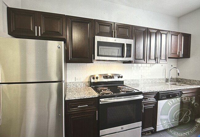 Photo - 3635 W Dickens Ave Condominio