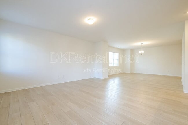 Photo - 131 Shelter Ln E