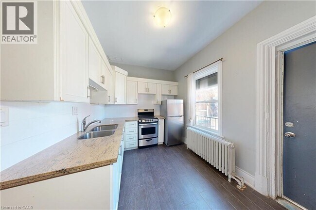 Photo - 477 King St E Unit 13