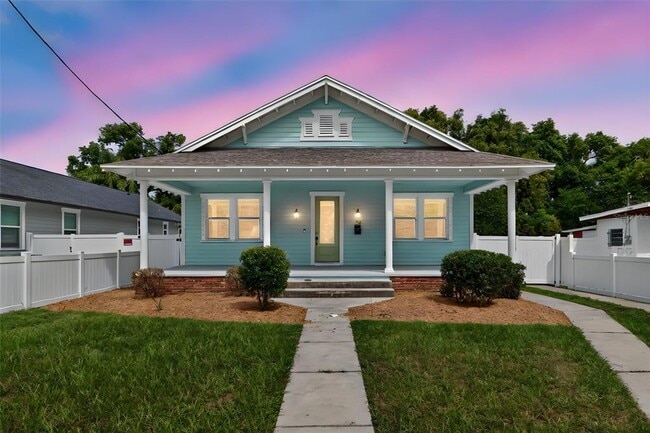 Building Photo - 506 E Robles St