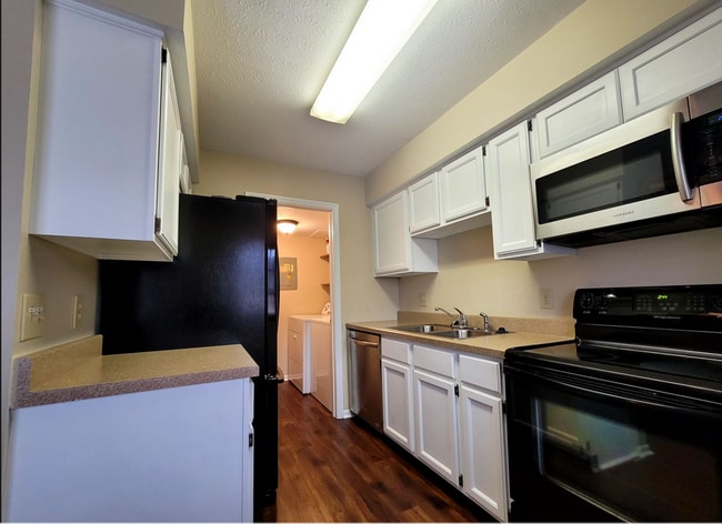 Building Photo - 2 bed 2.5 bath Townhouse condo in Butler Township