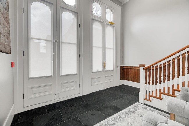 Building Photo - 2206 The Strand Unit 302