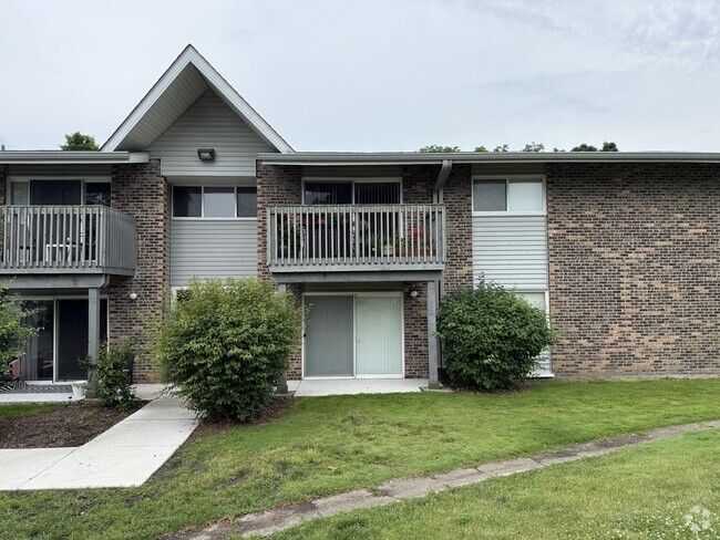 Building Photo - 16W525 Mockingbird Ln Unit 102 Rental