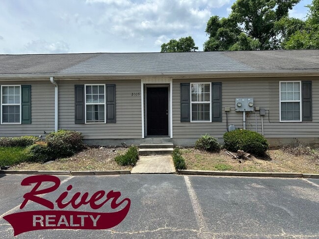 Building Photo - Townhouse in Augusta