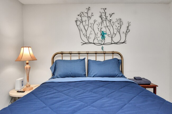 Photo - 15715 Creekhaven Dr