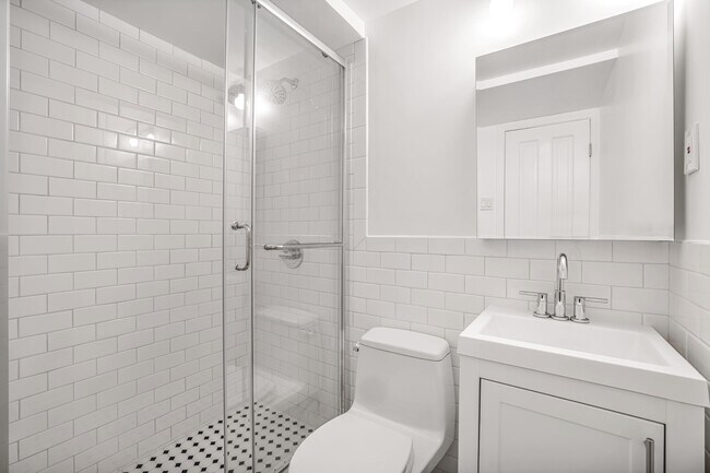 Photo - 468 Henry St