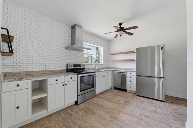 Photo - 3030 5th St N
