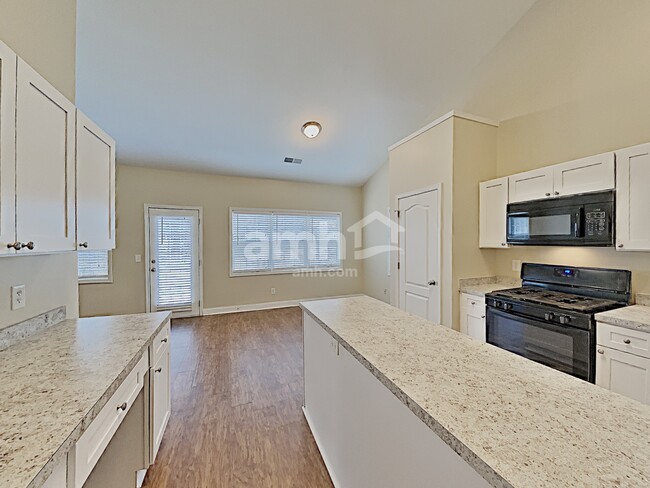 Photo - 107 Oscar Ct