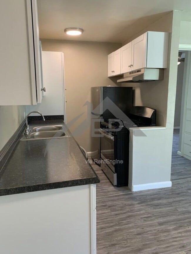 Photo - 207 E Hurd St Unit 3