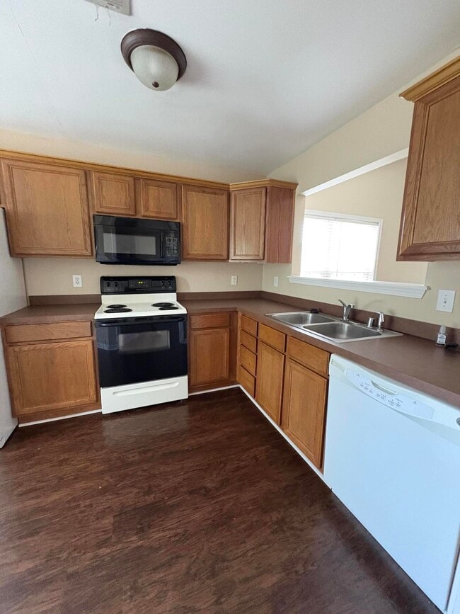 Photo - 2576 Moray Pl
