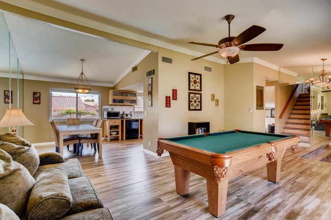 Comedor/Sala Familiar - 7474 Puritan Ave