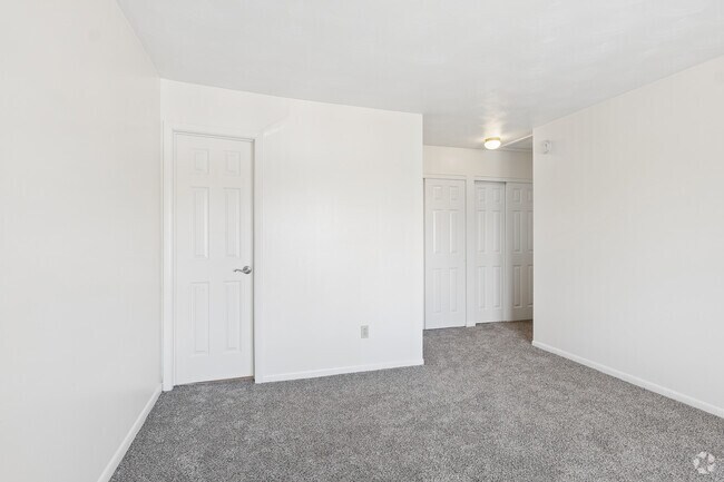 2BR, 2BA - 1,050SF - Primary Bedroom