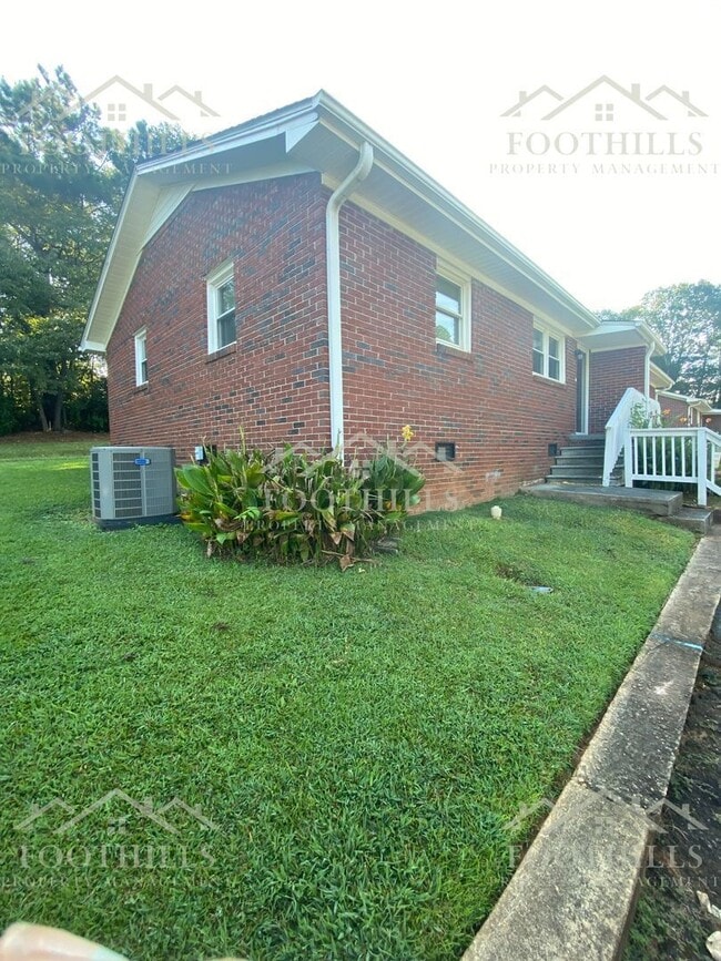 Building Photo - 202 Kennemore St