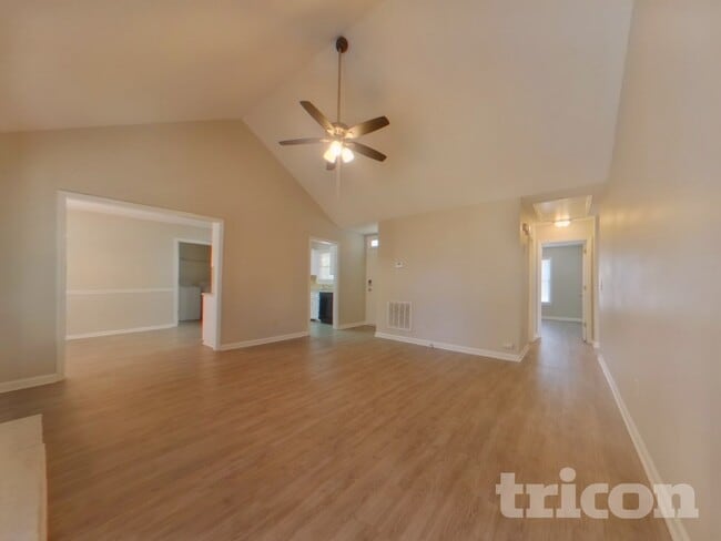 Photo - 529 Ferncliffe Rd