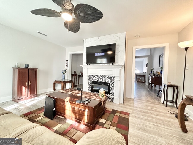 Photo - 6031 Ambassador Dr