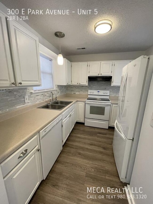 Photo - 300 E Park Ave Unit 5