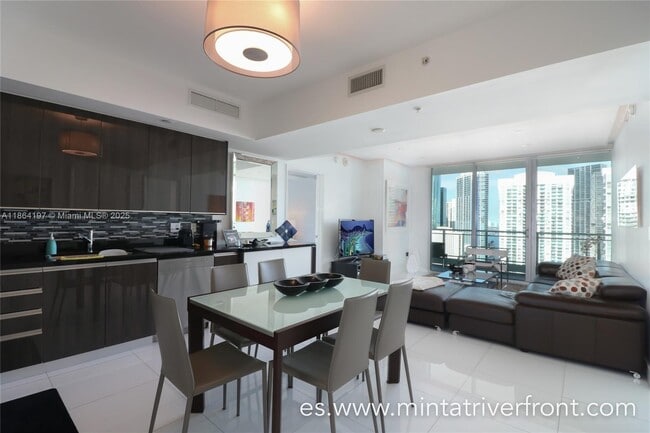Building Photo - 92 SW 3rd St Unit 1712 Rental