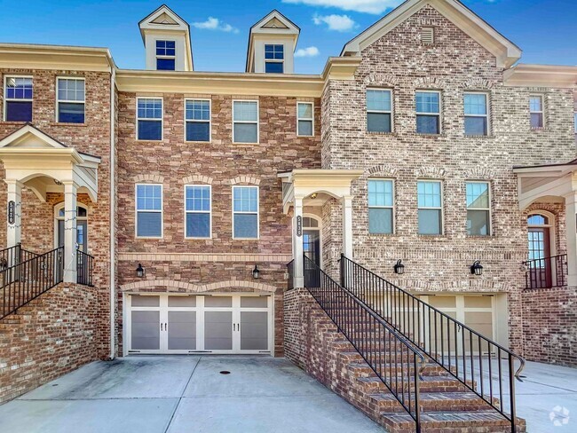 Building Photo - Stunning 4 BR/3.5 BA Townhome in Peachtree...