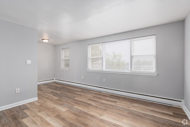 1BR, 1BA - 650SF - Living Room