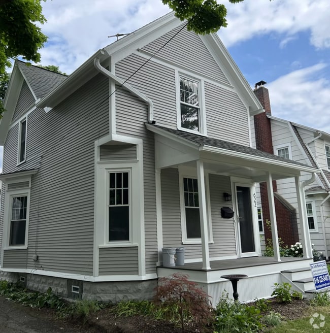 Building Photo - 622 Gladstone Dr SE Rental