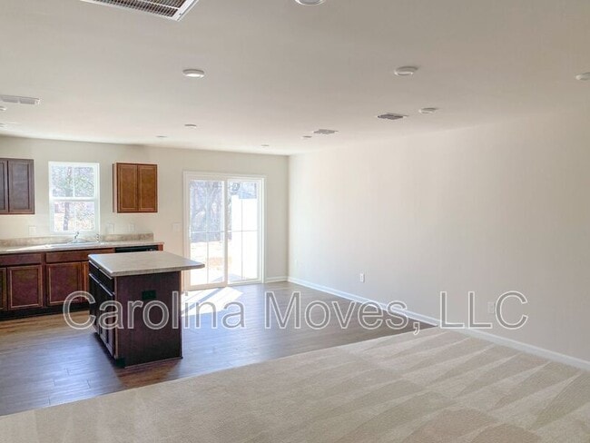 Photo - 156 Sarnesfield Wy