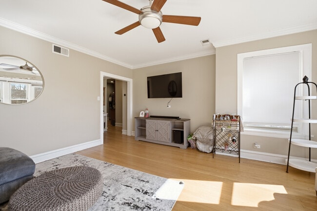 Photo - 1928 W Addison St Unit 2S