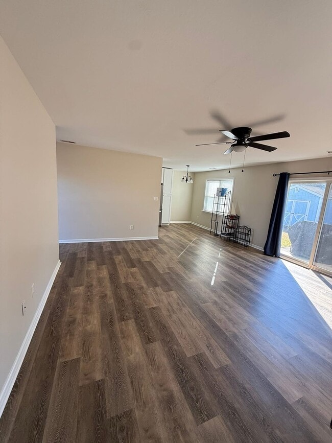 Photo - 303 Cardinal Way