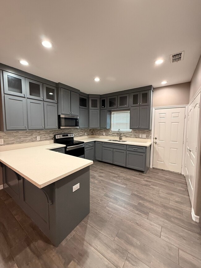 Building Photo - 2005 Harrison St Unit 2