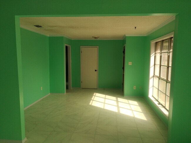 124 Azalea Ave