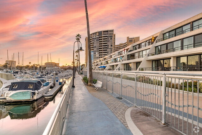 Building Photo - The Promenade at Marina City Club Rental