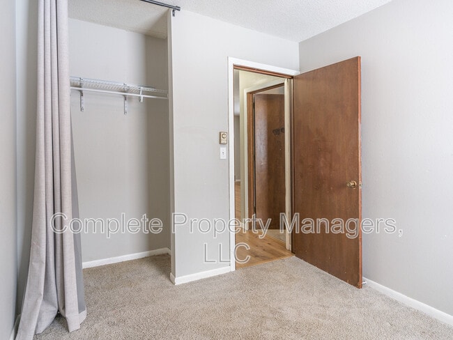 Photo - 302 Franke St