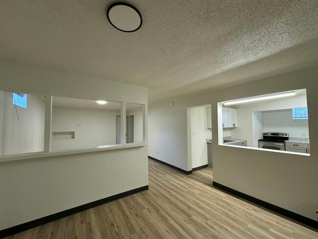 Photo - 831 Silver St