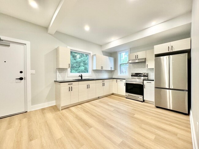 Building Photo - 441 Alder St W Unit 1