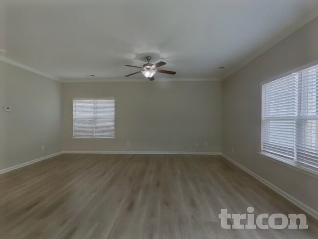 Photo - 369 Drooping Leaf Rd