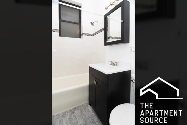 Photo - 3346 N Marshfield Ave