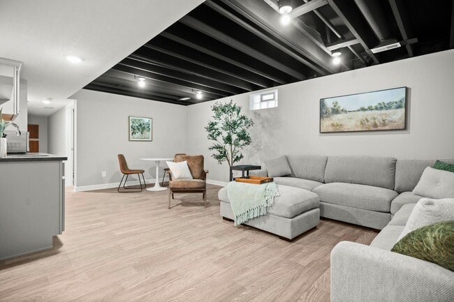 Building Photo - 2273 E 100th St