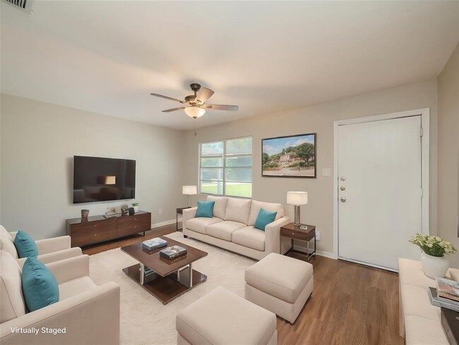 Photo - 910 W Lamar Ave Townhome