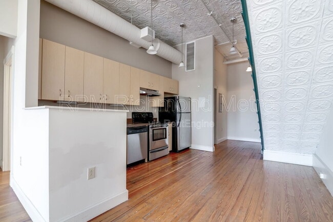 Photo - 121 W Broad St