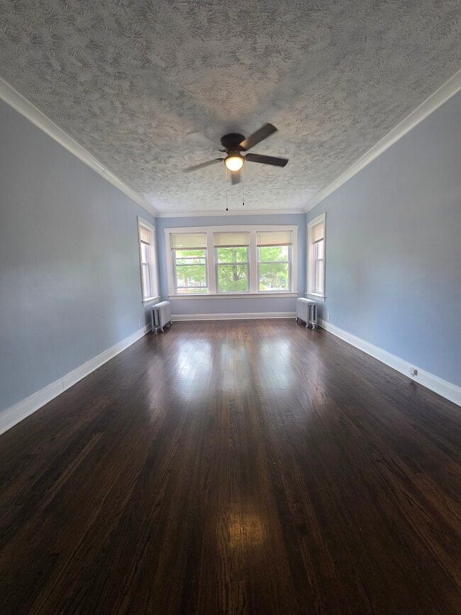 Living room - 2605 W 65th St Unit 1E