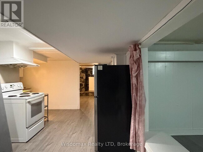 Photo - 33 Adelene Crescent