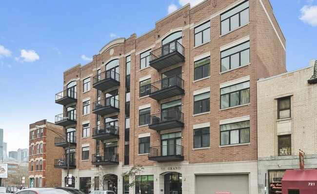 Building Photo - 711 W Grand Ave Unit 503