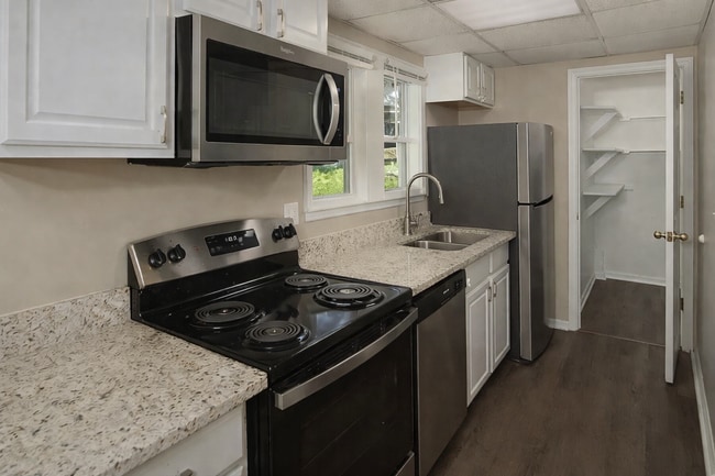 Photo - 471 E Montgomery St