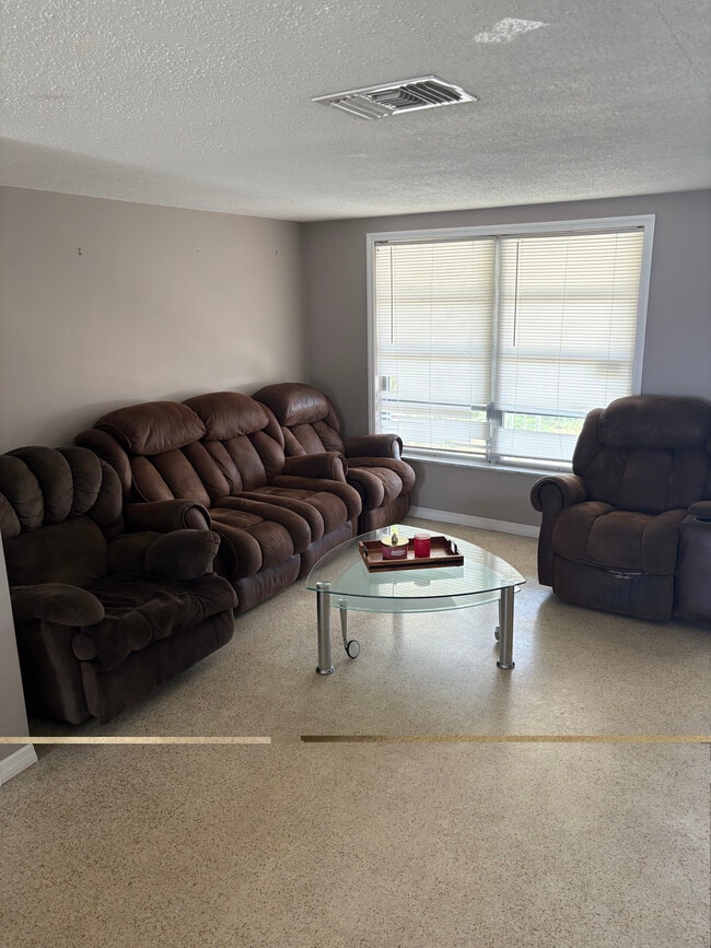 Photo - 8019 Portage Dr