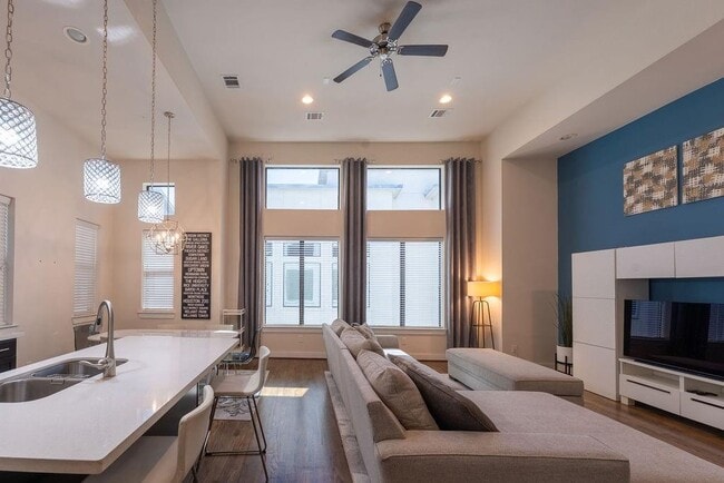 Building Photo - 94 N Hutcheson St Rental